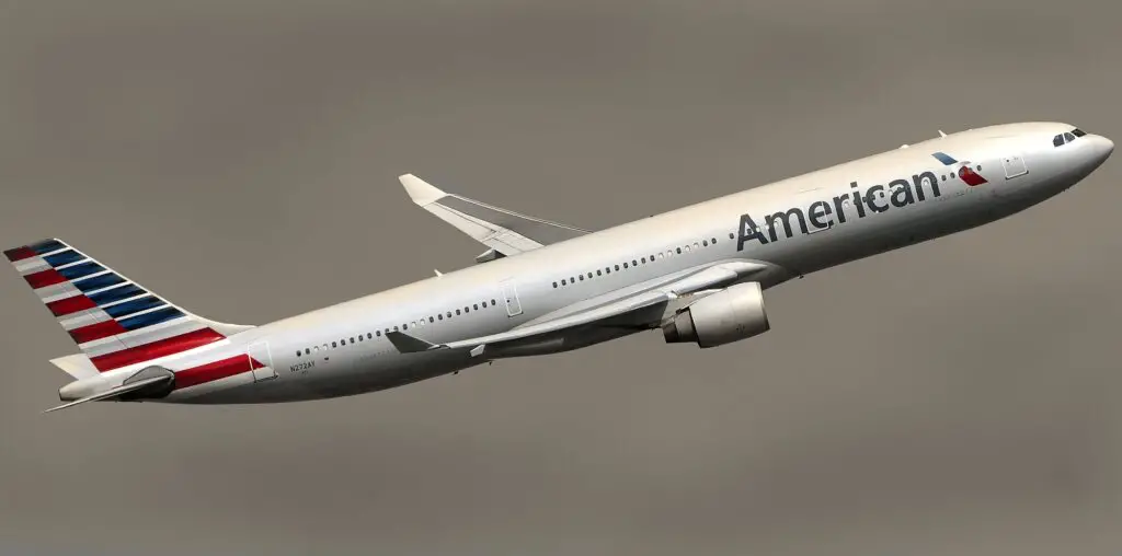 Can you bring a razor in your carry-on with American Airlines