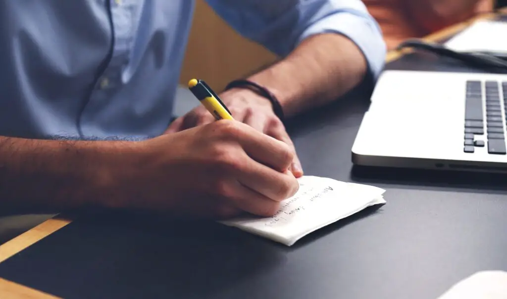 Does a Beard Have a Positive Impact on Getting a Job?